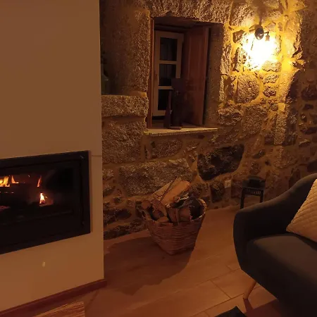 Casa De Ferrapilhe * Paranhos (Amares)