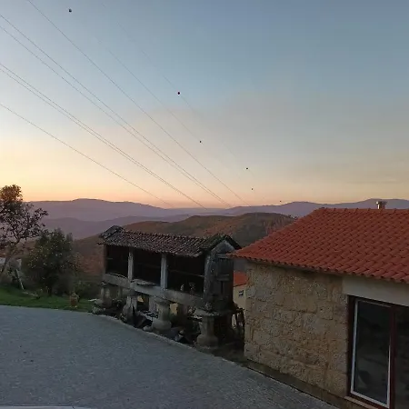 Casa De Ferrapilhe * Paranhos (Amares)