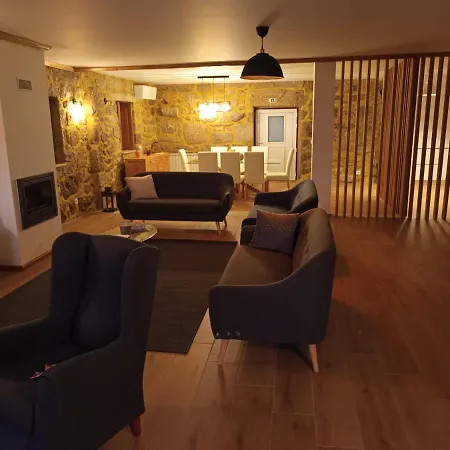 Casa De Ferrapilhe * Paranhos (Amares)