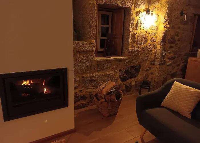 Casa De Ferrapilhe * Paranhos (Amares)