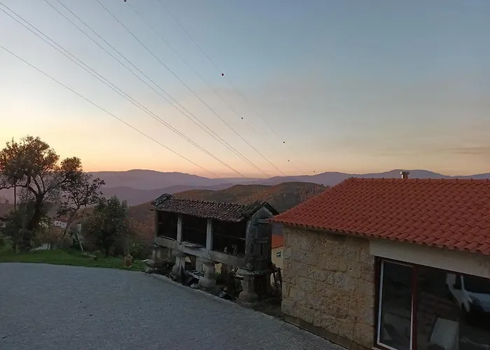 Casa De Ferrapilhe * Paranhos (Amares)