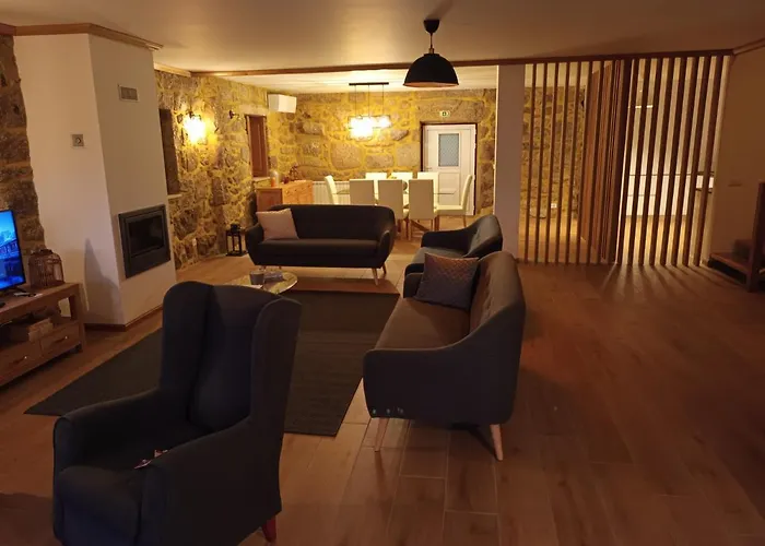 Casa De Ferrapilhe * Paranhos (Amares)